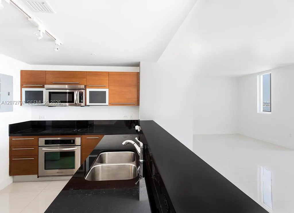Vizcayne North Condo — Photo 4