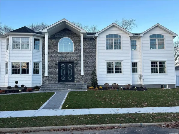 263 Von Huenfeld Street, Massapequa Park, NY 11762