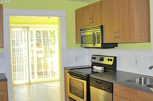 N Vancouver Ave — Photo 2