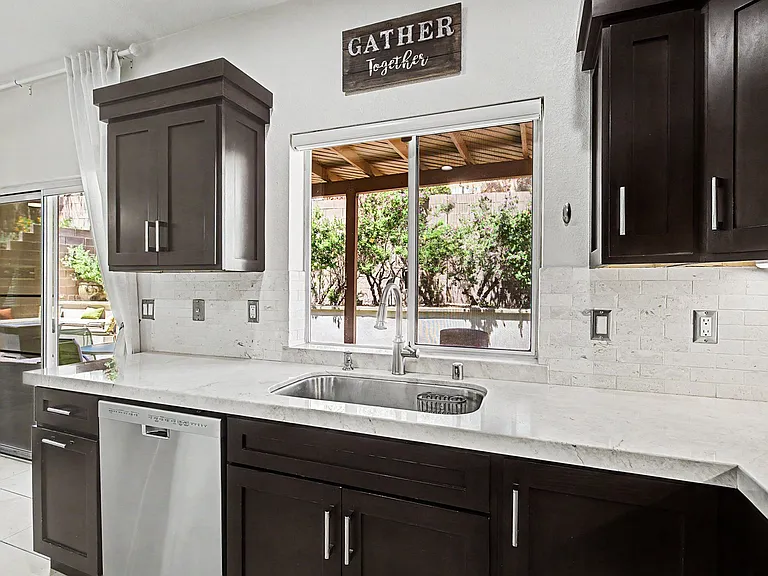 2025 Shining Feather Ln — Photo 17