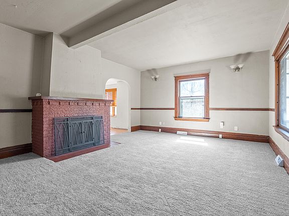 5th image of 914 Denner St