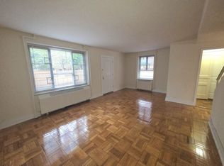 194-35 65th Cres #M, Fresh Meadows, NY 11365