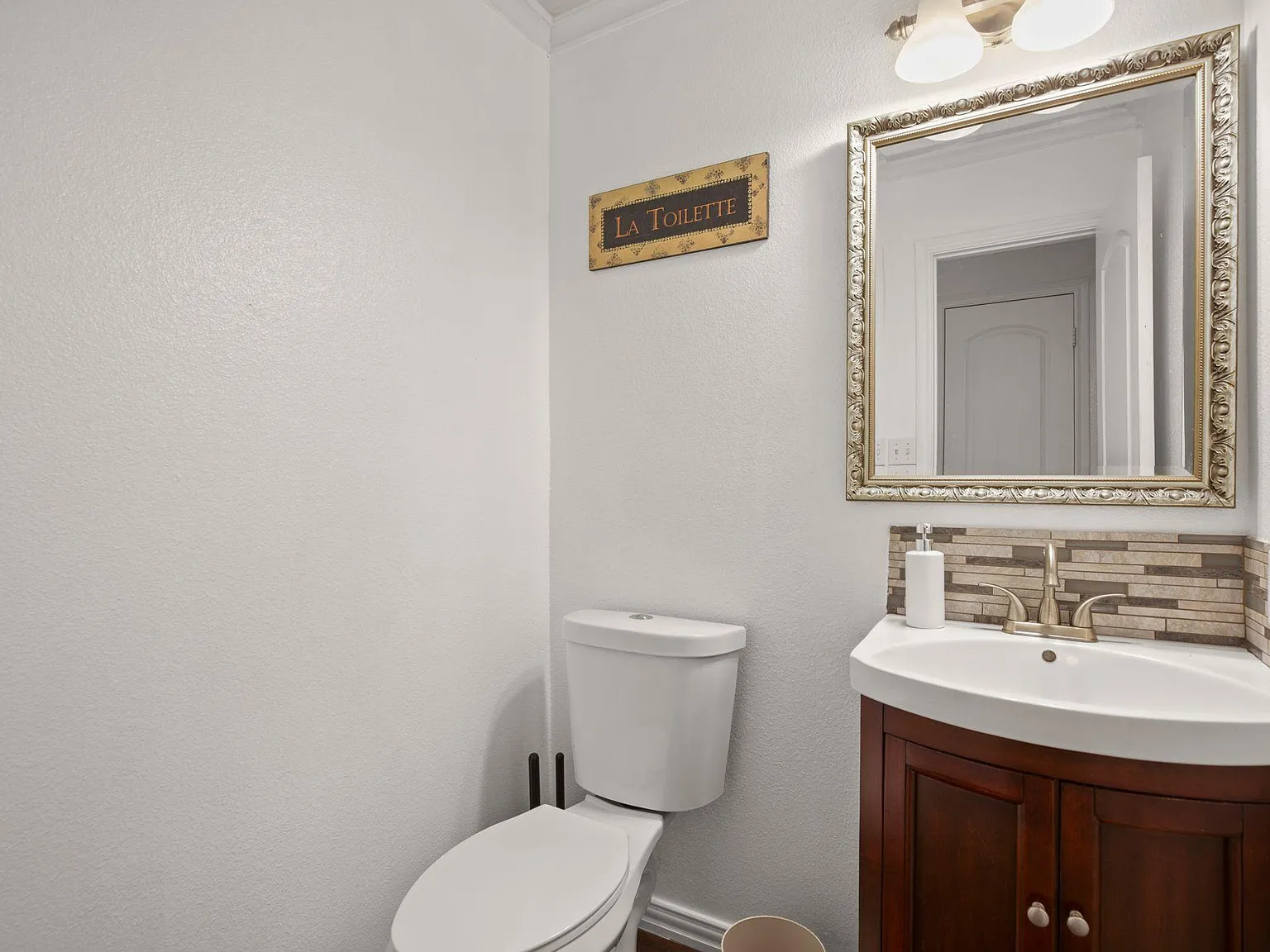 3 bed, 2.5 bath, 1716 sqft, $1,053 — Photo 3