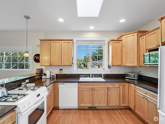 4th image of 1802 Cedar Springs Ln