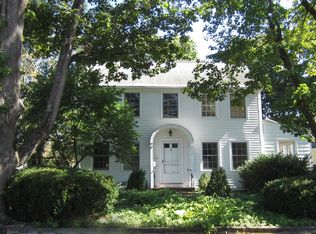 25 Cavanaugh Rd, Wellesley, MA 02481