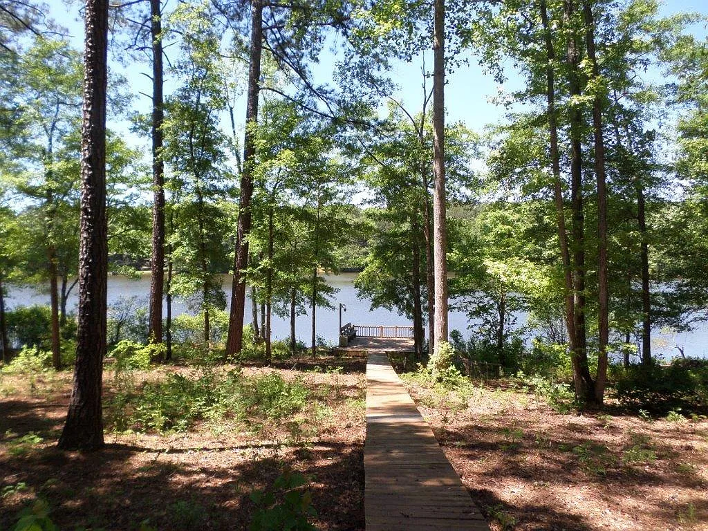 Beautiful Lake Home! — Photo 2
