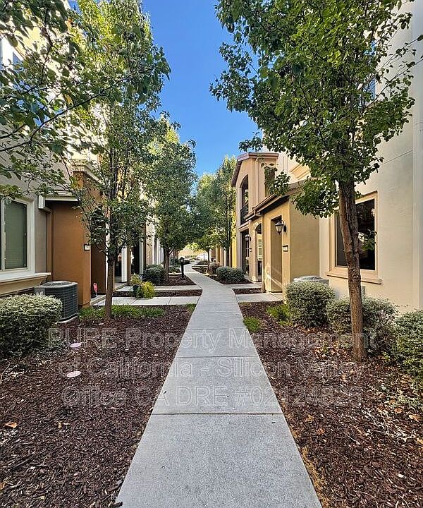 1st image of 2712 Ferrara Cir