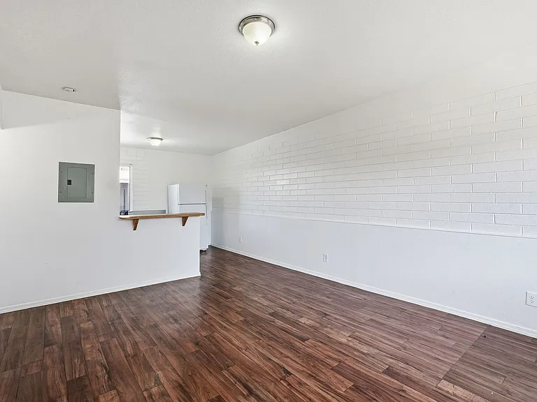 Alvernon811-835 — Photo 8