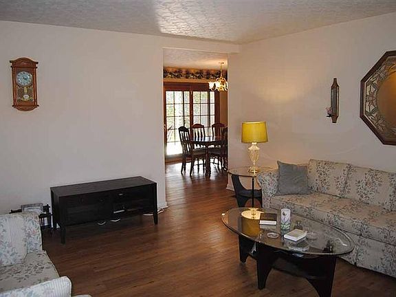 3rd image of 2742 Pinegrove Dr
