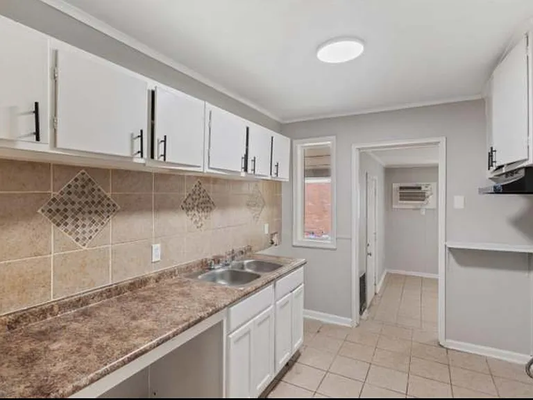 2314 Pendleton St — Photo 7