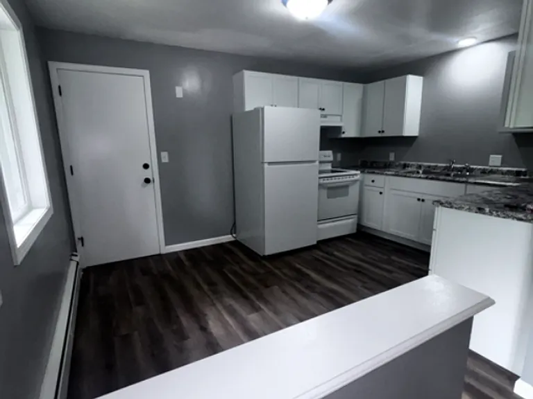 319 E Harris St — Photo 5