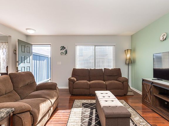 2nd image of 1883 Cherokee Dr Unit 3