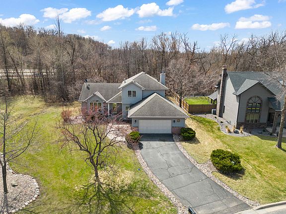 Great location and easy access to shopping, groceries and restaurants