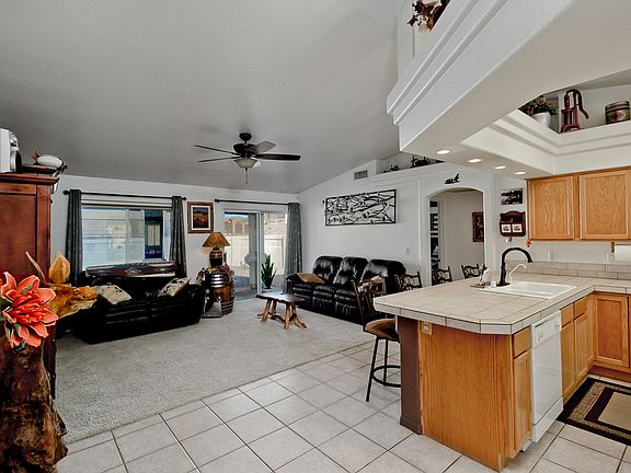 3rd image of 4121 Carlsbad Dr