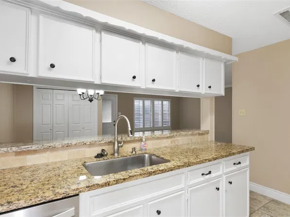 12176 Beamer Rd, Houston, TX 77089