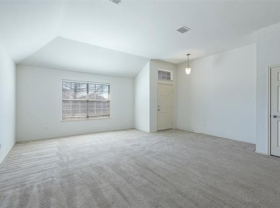 5th image of 3709 Redwood Cir