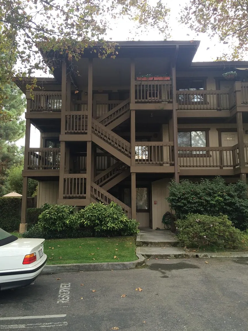 956 Apricot Ave photo 1