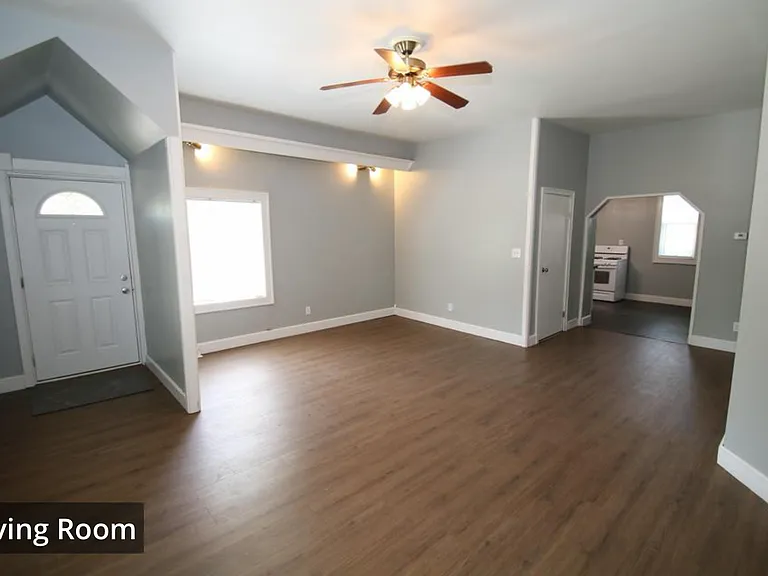 7300 W Stevenson St — Photo 5