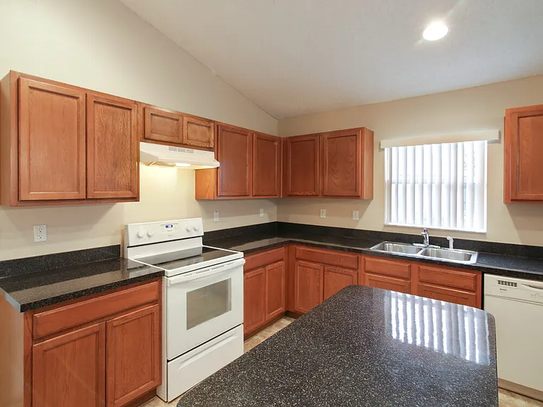3005 Lorimer Ct — Photo 6