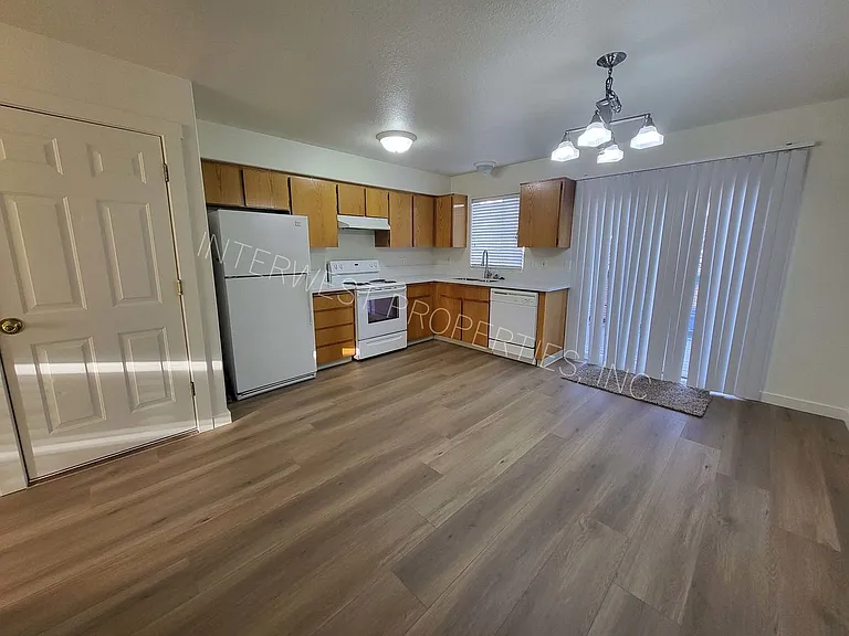 520 NE 128th Ave — Photo 6