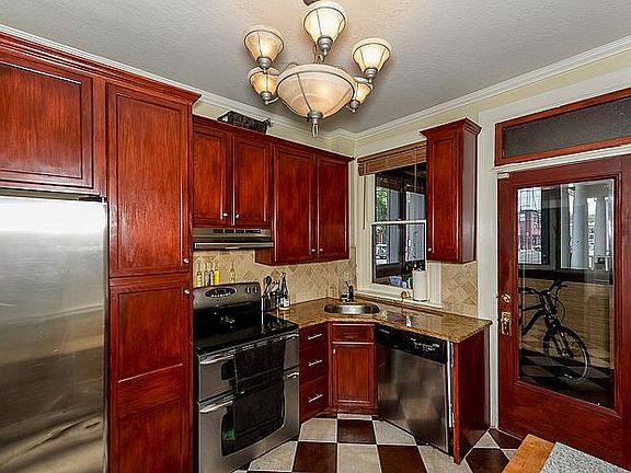 5th image of 1284 N Corona St APT B7