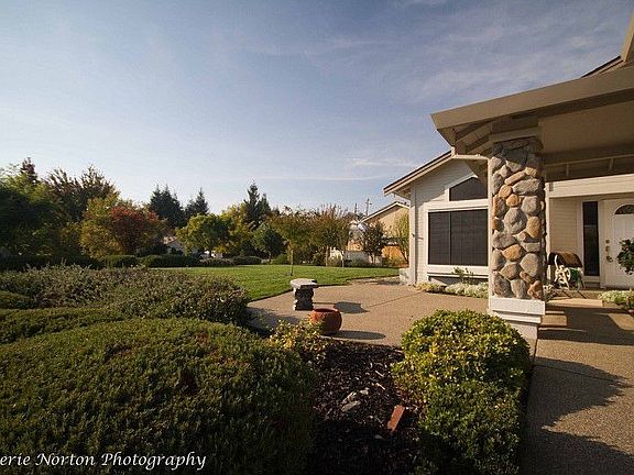 3rd image of 2993 Camerosa Cir