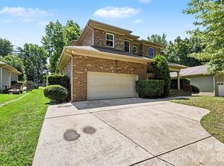 10130 Fairlea Dr, Charlotte, NC 28269