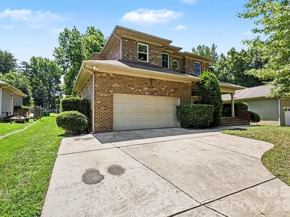 10130 Fairlea Dr, Charlotte, NC 28269