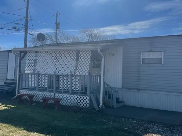 655 Roger Dr, Niagara Falls, NY 14304