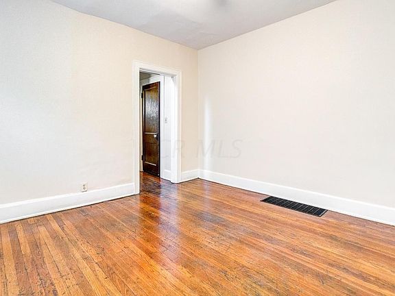 4th image of 366 Kelton Ave