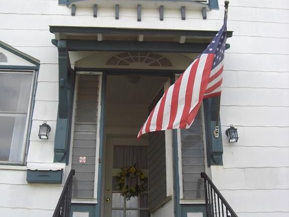 2nd image of 3 Park Dr W