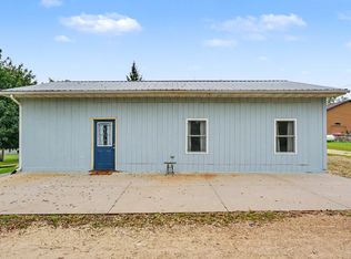 9091 River Ln, Dubuque, IA 52003