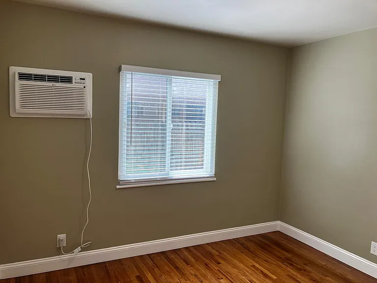 14801 Burbank Blvd — Photo 13