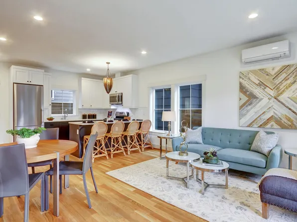 1934 5th Ave W #B, Seattle, WA 98119