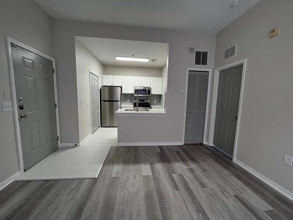 6137 Metrowest Blvd #303