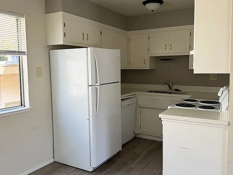 25 Lewis Ave — Photo 2