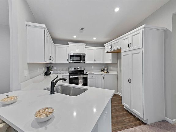 4th image of 2529 Crosshill Dr