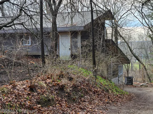 12776 Buno Rd, Milford, MI 48380