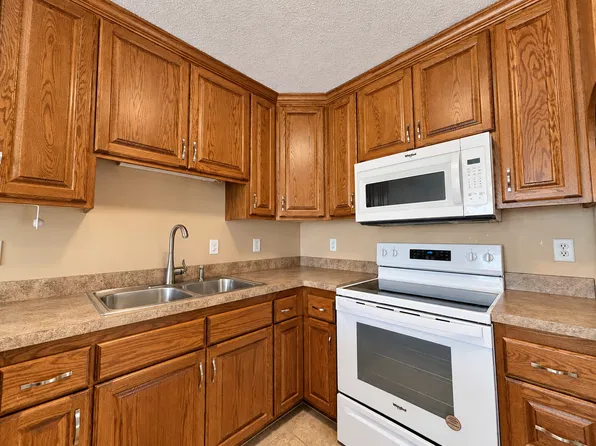 4285 Evergreen Dr, Vadnais Heights, MN 55127