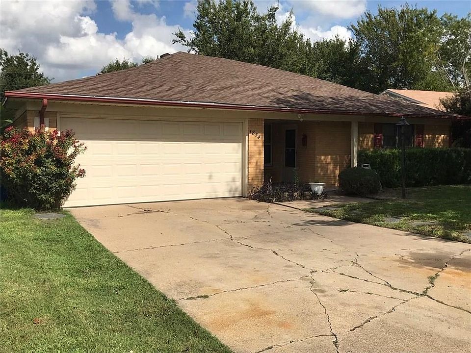 2nd image of 1854 Oak Hill Cir