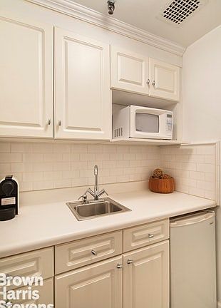 4th image of 150 Central Park S #505