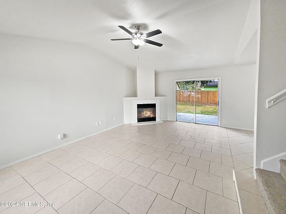 3rd image of 8133 COLONNADE Court W