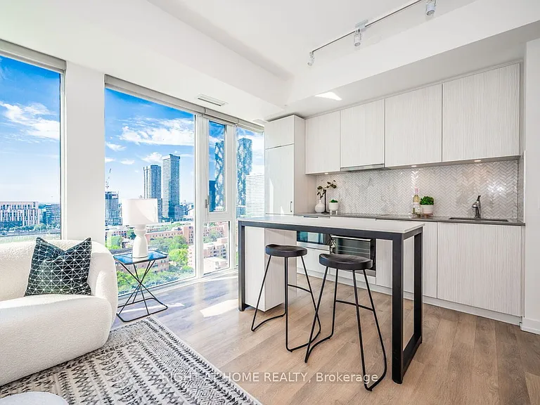 158 Front St E #1613 — Photo 7