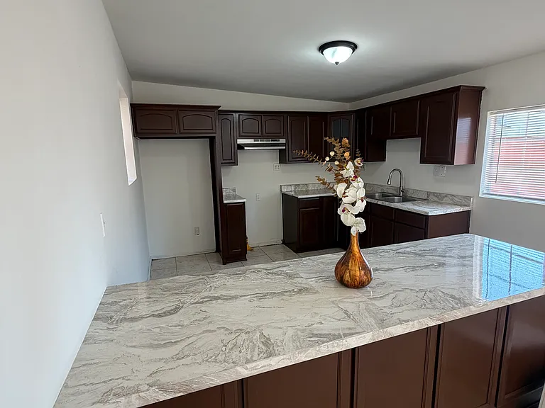 10933 Sampson Ave — Photo 10