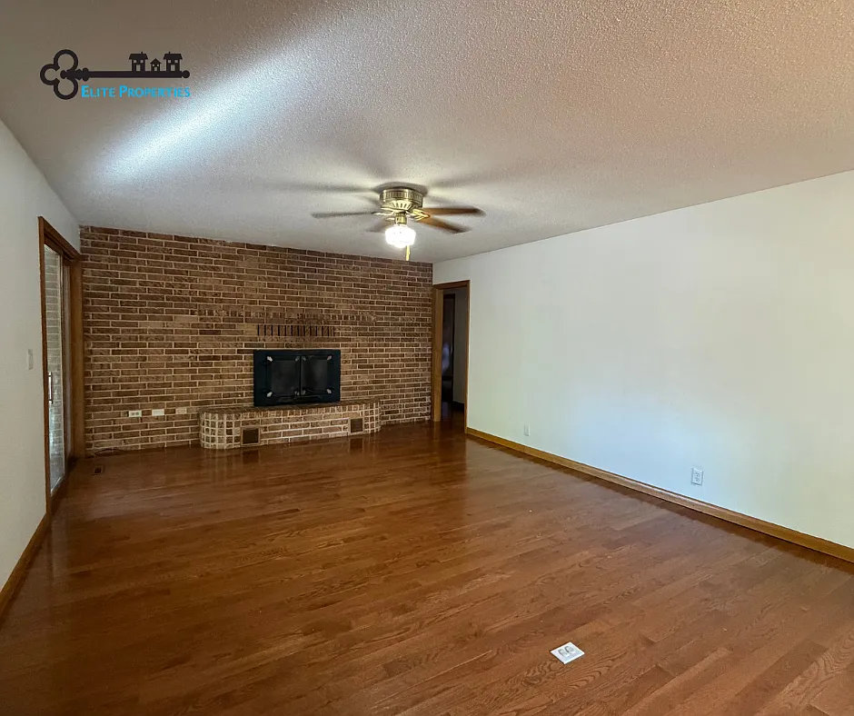 3 bed, 1990 sqft, $1,400 — Photo 4
