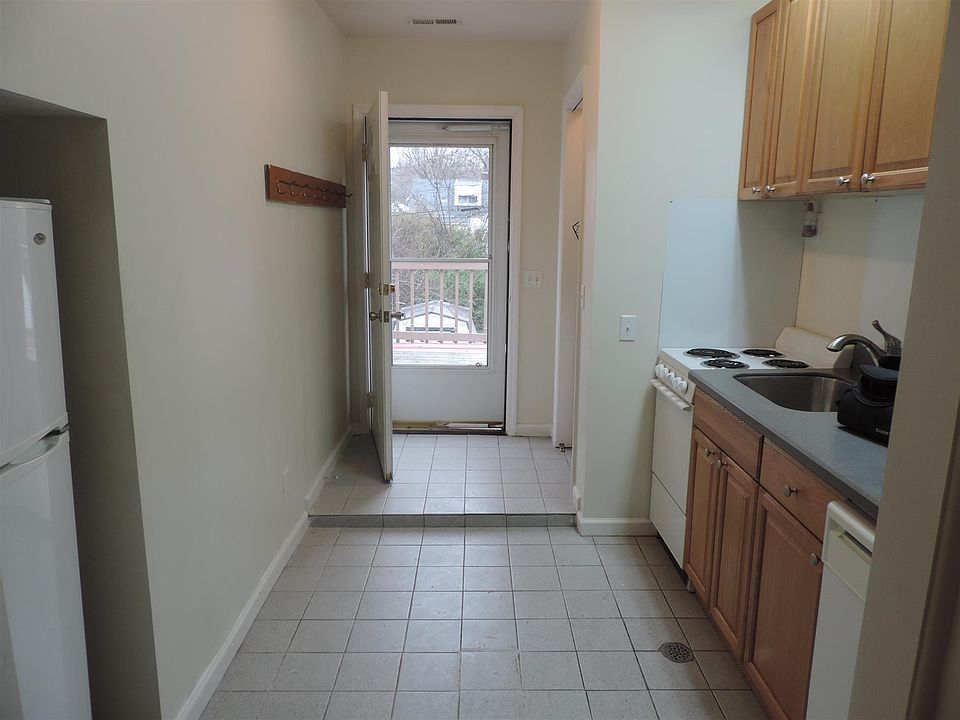 1st image of 2704 W Linden Ave