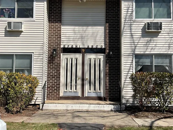 9 Blue Hill Commons #B, Orangeburg, NY 10962