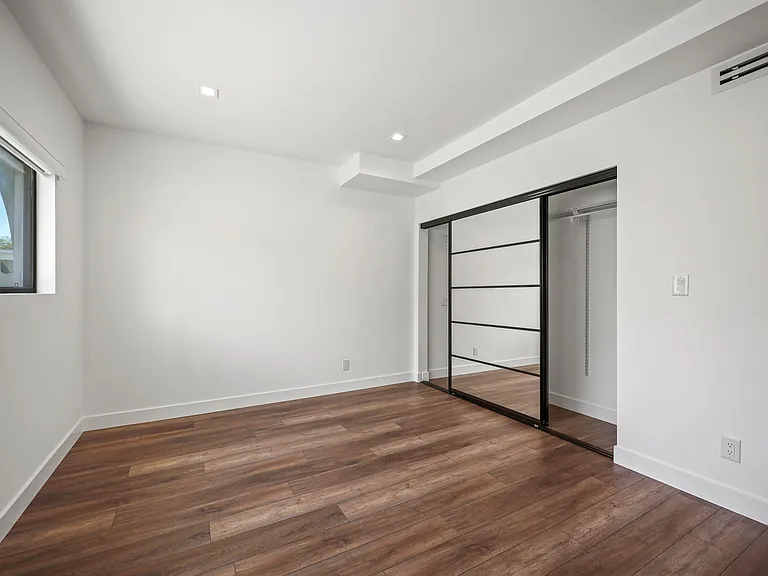 137 S Maple Dr #301 — Photo 16