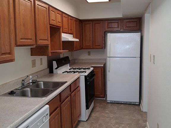 4th image of 21 Sandra Ln