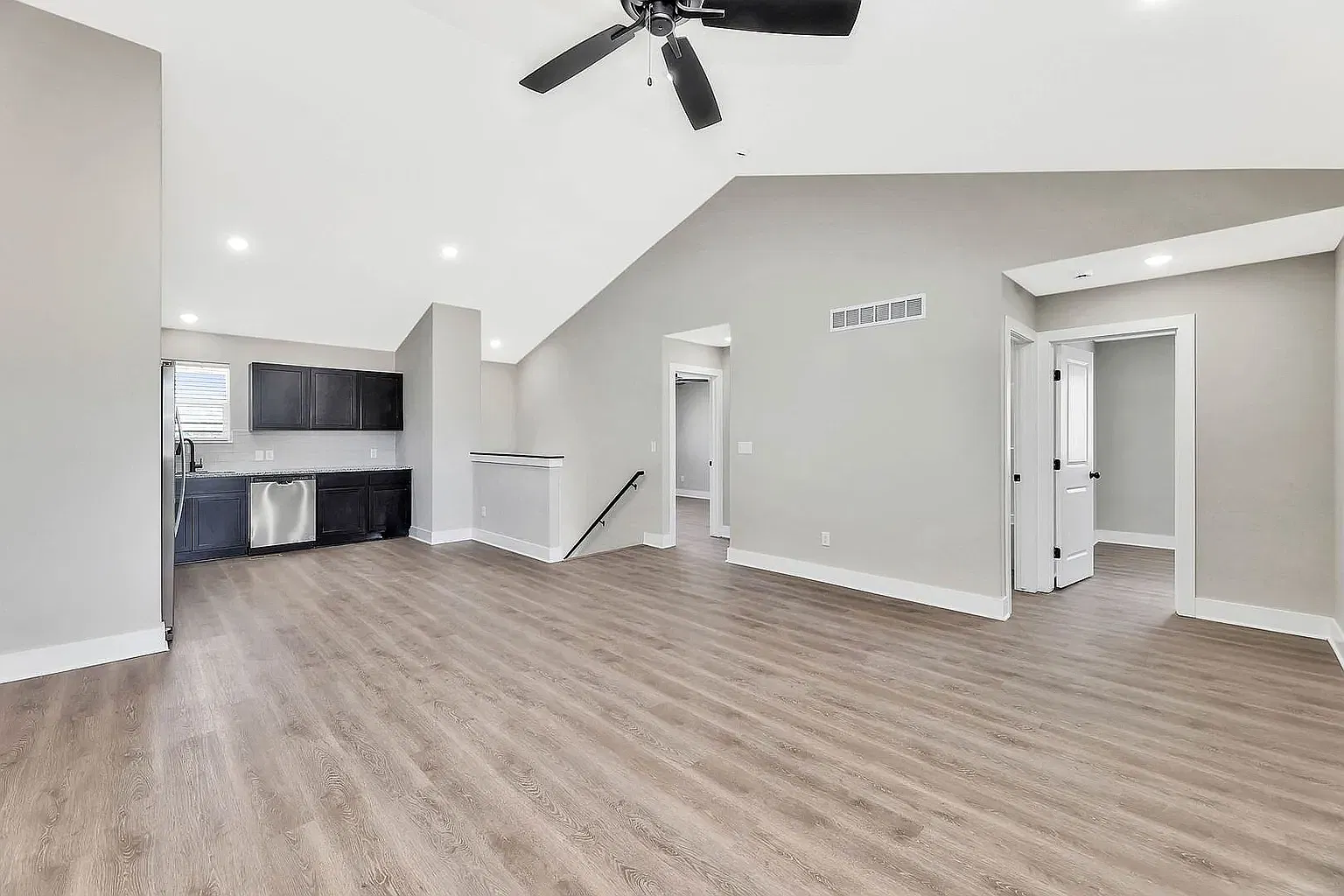 4 bed, 2000 sqft, $1,895 — Photo 3